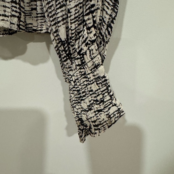 In Wear dress shurt - Picture 5 of 7